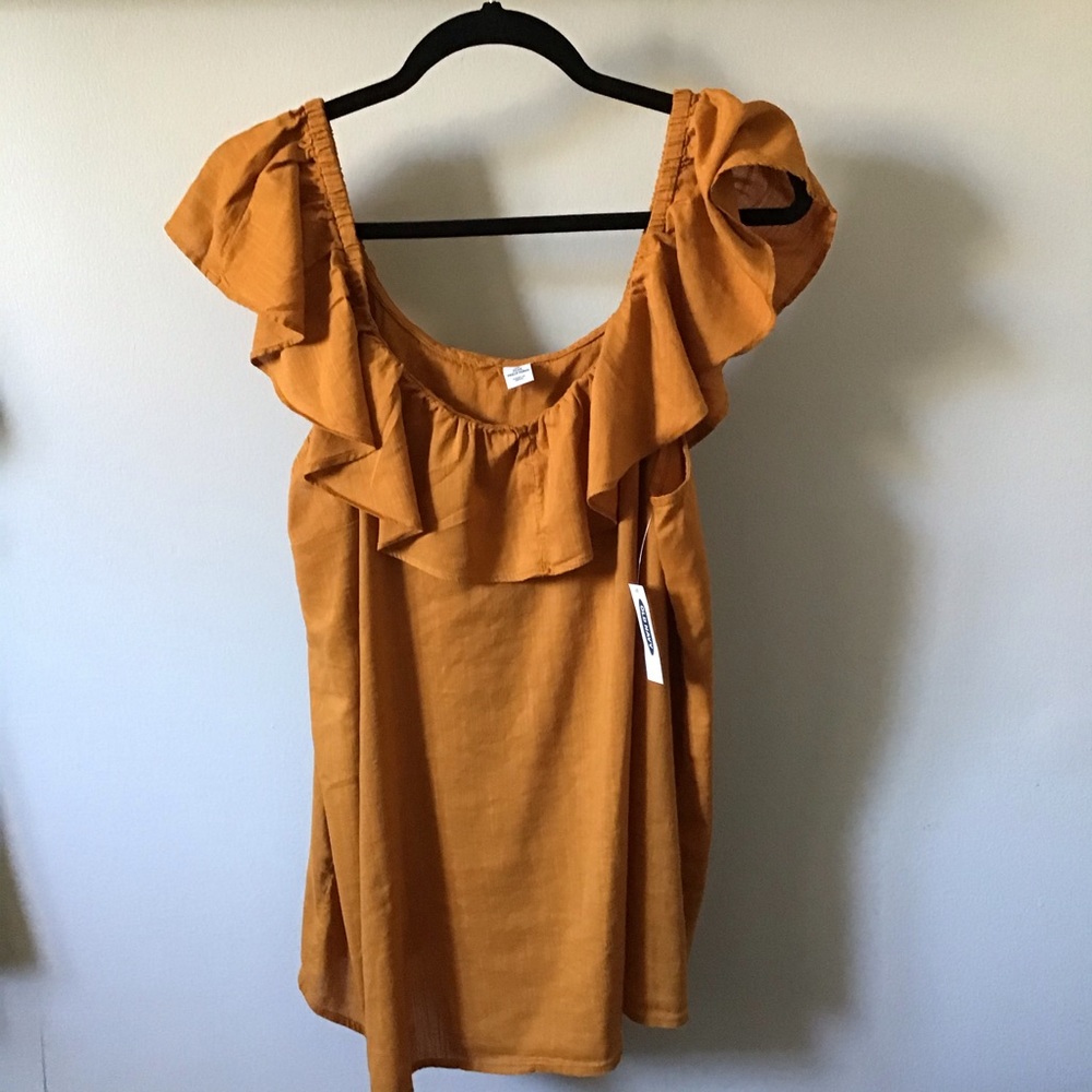 Brand New (w/tag) sleeveless ruffle neck top from Old Navy.